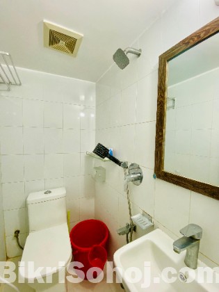 Premium 1 Bedroom Service Apartment in Bashundhara R/A!